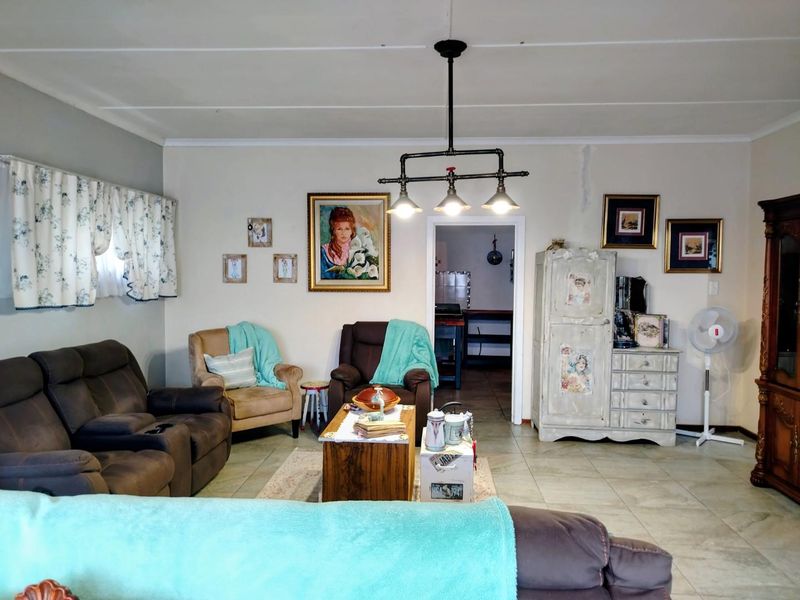 BEAUTIFUL FAMILY HOME WITH 2 FLATLETS-MOVE-IN-READY! - Photo 6