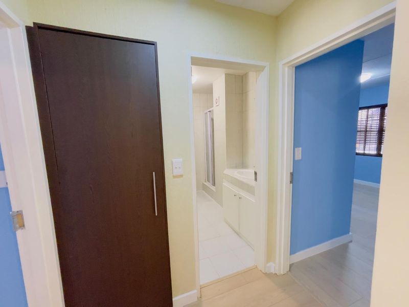 Ground Floor Gem with a Private Garden – Freshly Renovated & Move-In Ready! - Photo 8