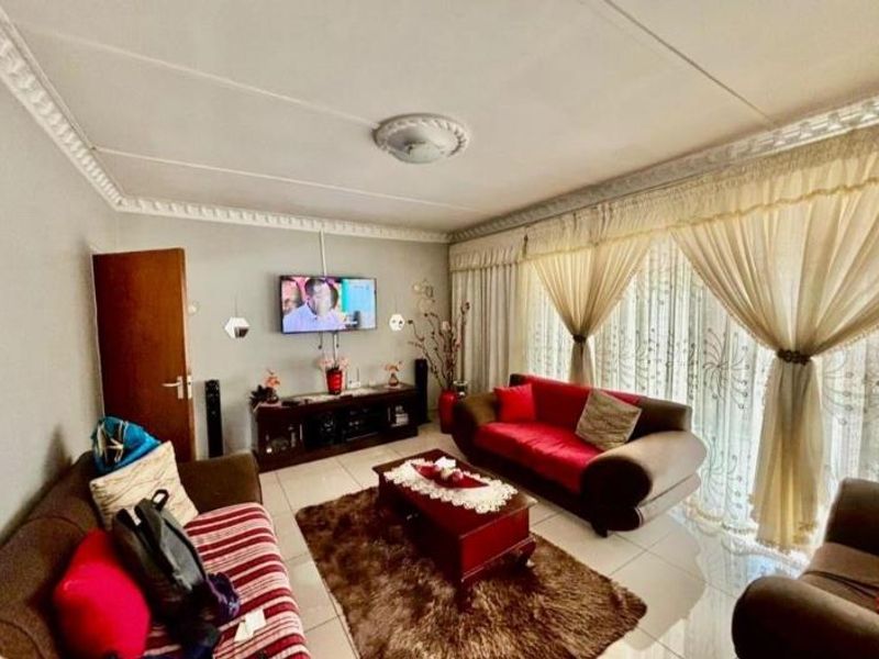 3 Bedroom House For Sale in Vanderbijlpark CW2 - Photo 6