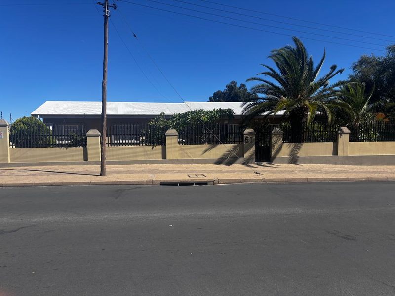 Windhoek West: 4 Bedroom house with Flat is For Sale - Photo 6