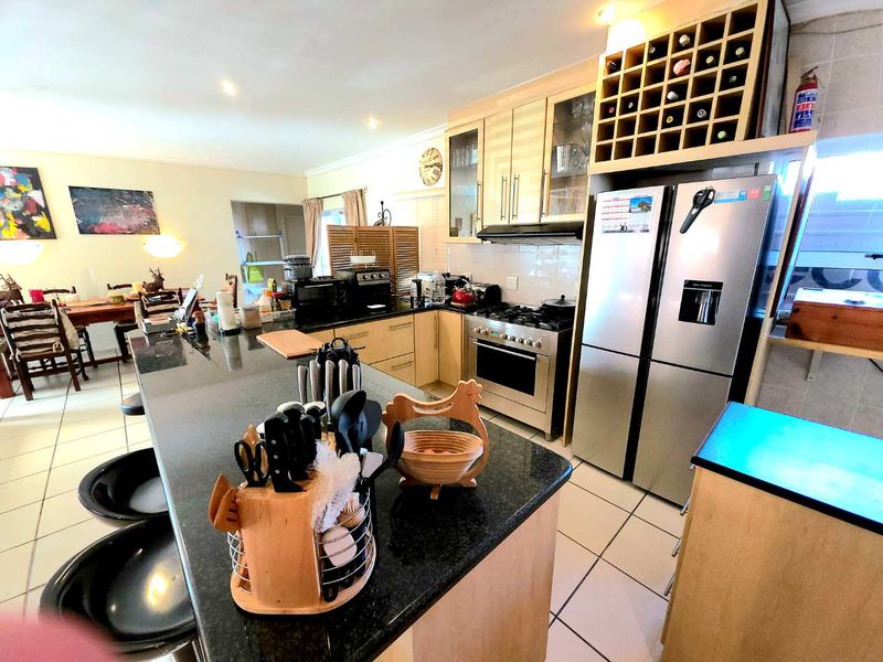 Stylish Family Living in the Heart of Parklands. - Photo 7