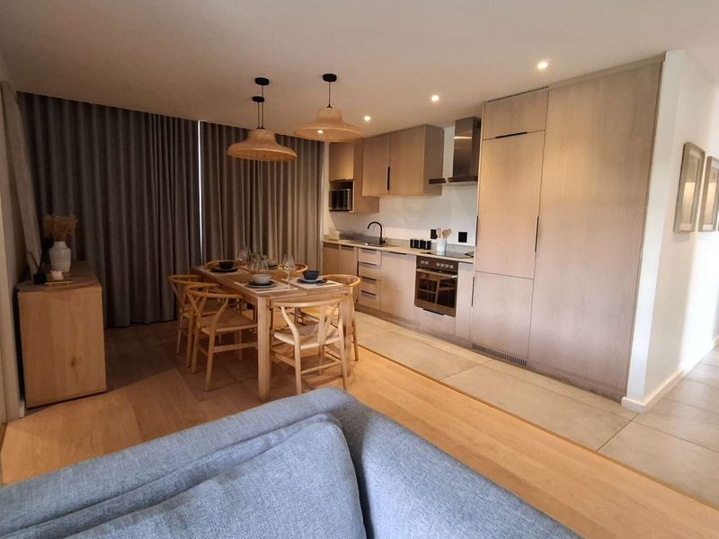 **Stunning Fully Furnished Penthouse with Unmatched Views** - Photo 4