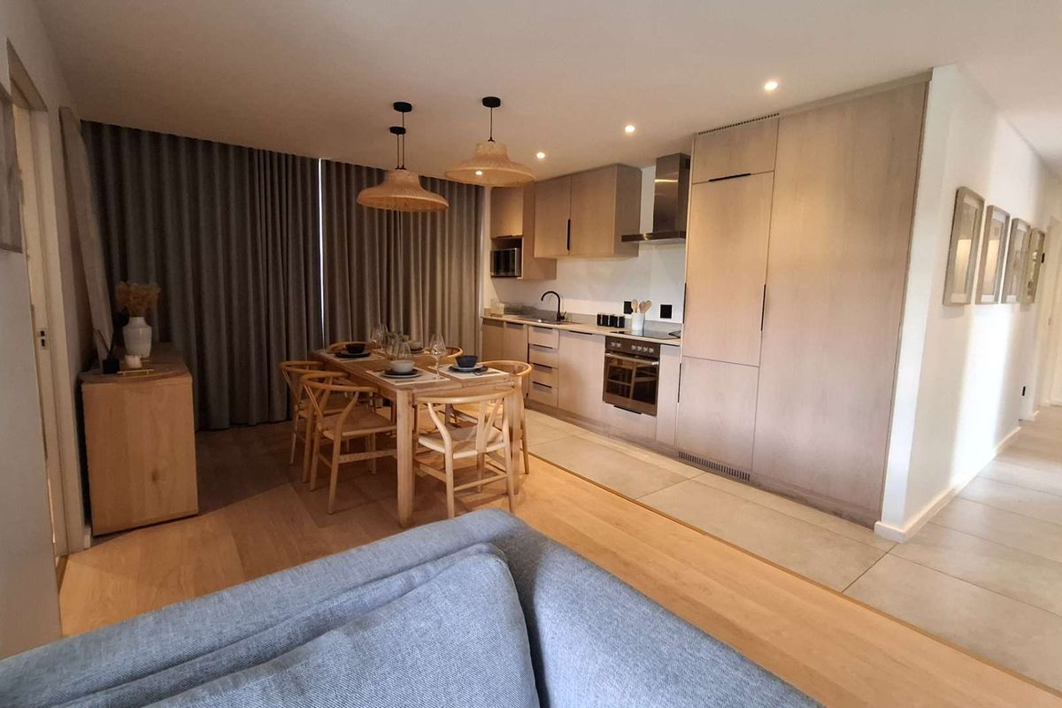 **Stunning Fully Furnished Penthouse with Unmatched Views** - Photo 4