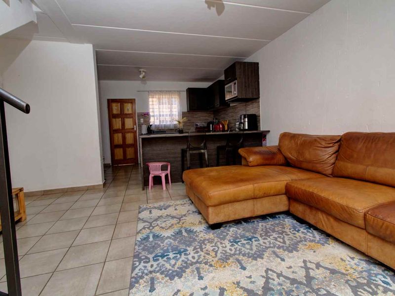 Secure Complex Living with 24/7 Peace of Mind - Photo 10