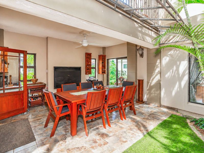 Spacious Family Home with Solar Power & Heated Swimming Pool - Photo 10