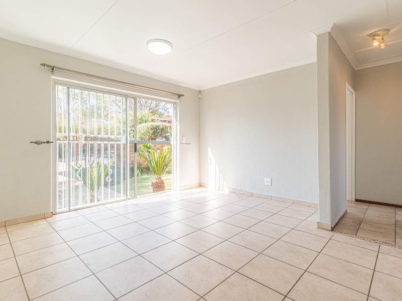 Freestanding 2 bed 1 bath unit neatly tiled and painted. Close to Curro Wilgeheuwel. - Photo 7