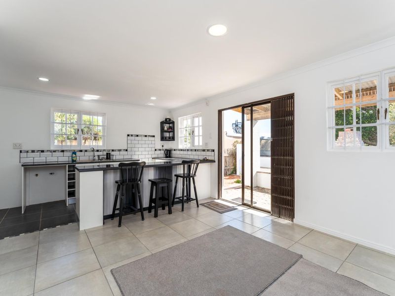 2 Bedroom, 2 Bathroom - Photo 3