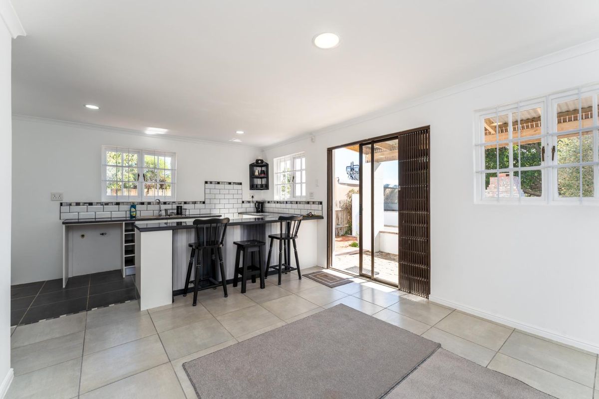 2 Bedroom, 2 Bathroom - Photo 3