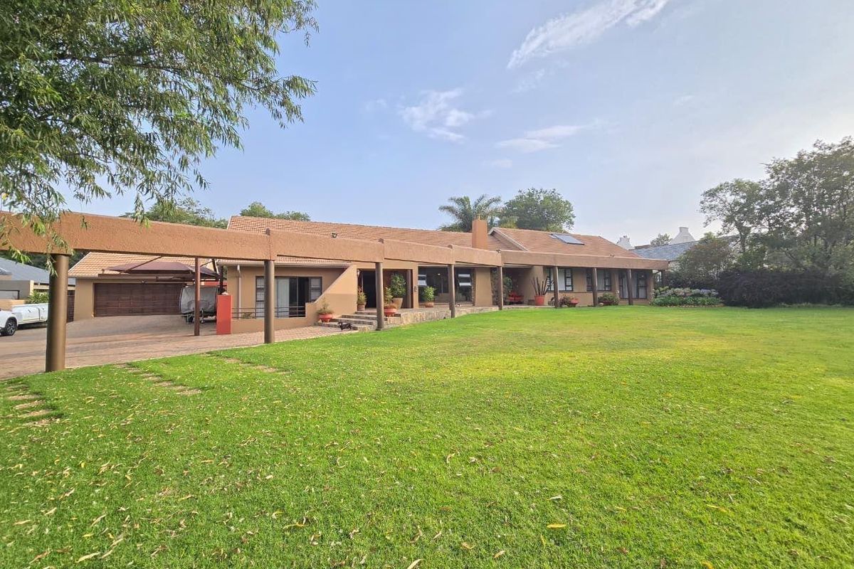 4 Bedroom Expansive Family Home with 3 Flatlets and Golf Course Views - Photo 4