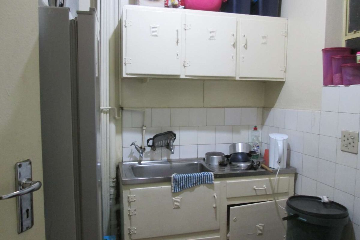 A VERY BEAUTIFUL BACHELOR FLAT FOR SALE IN PRETORIA CENTRAL  BARGAIN - Photo 5