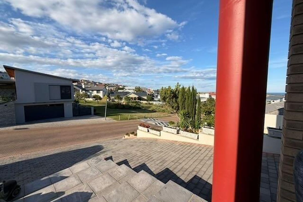 Elevated Coastal Estate Living with Sea Views, Versatile Accommodation and Exceptional Garaging - Photo 3