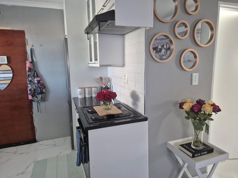 Clayville R 910 000- Beautiful Family Home - Photo 8