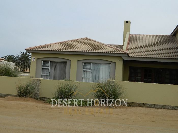 Property #2569450, House For Sale in Henties Bay Central