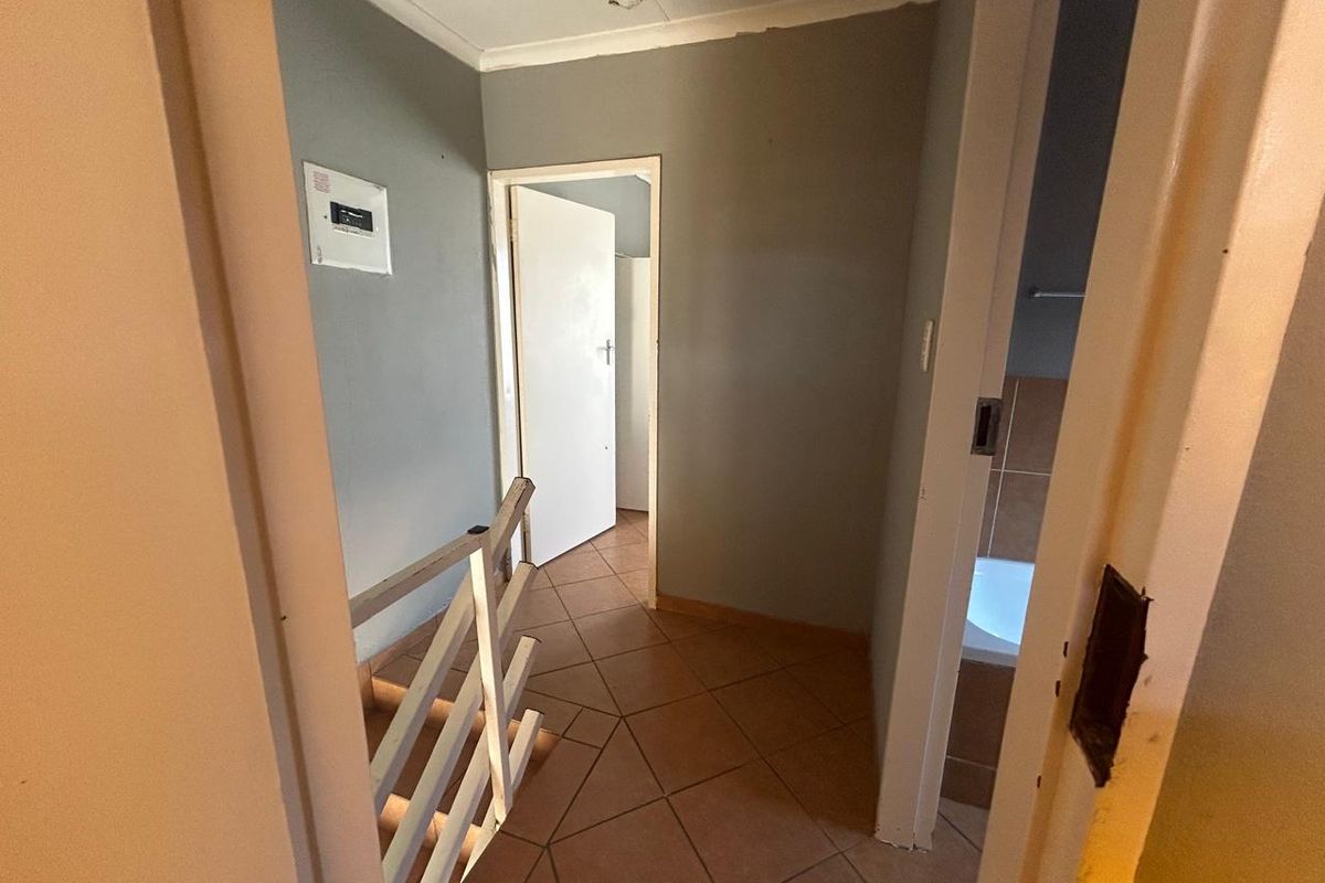 2 Bedroom house in lotus gardens - Photo 5