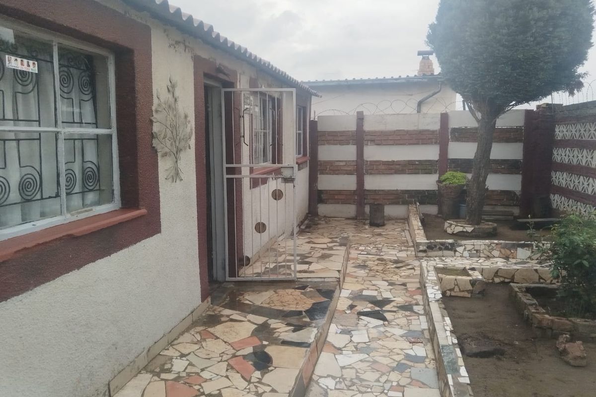 2 Bedroom House For Sale In Dhlamini - Photo 3