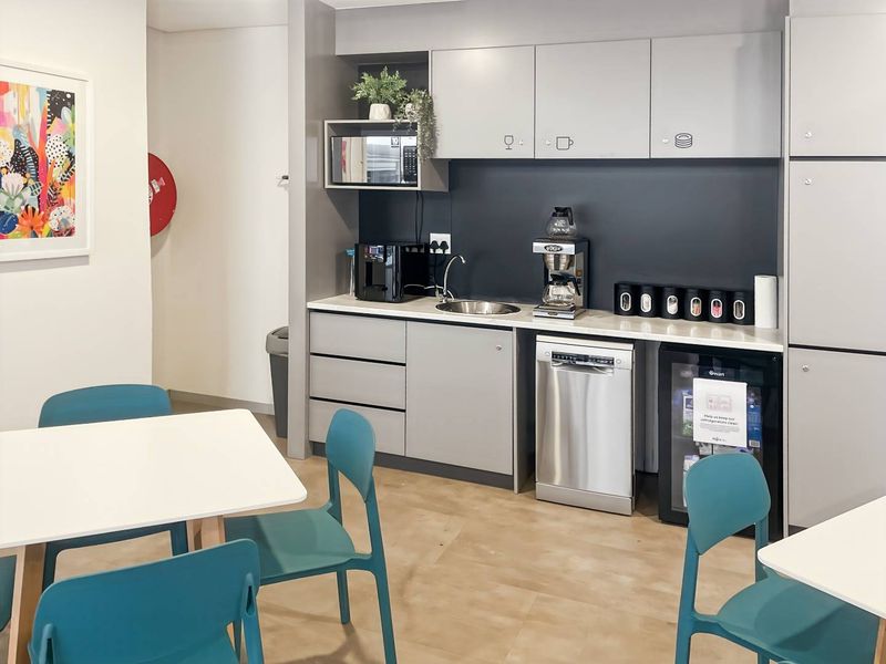 Find office space in Regus Cradlestone Mall for 4 persons with everything taken care of - Photo 7