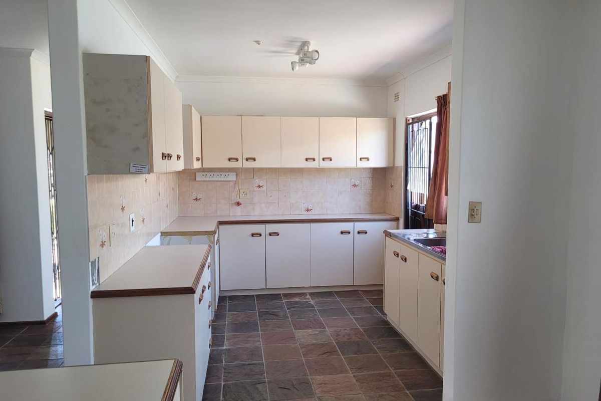 SPACIOUS HOME WITH FLATLET - Photo 4