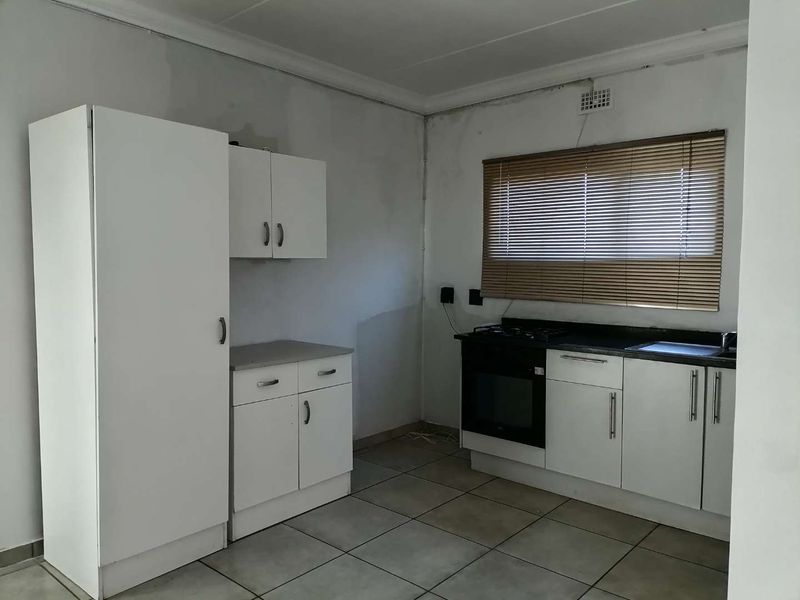 Secure family living in Southills Germiston - Photo 6