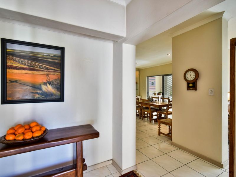 Charming 3-Bedroom Home in Prestigious Waterkloof Ridge - Photo 3