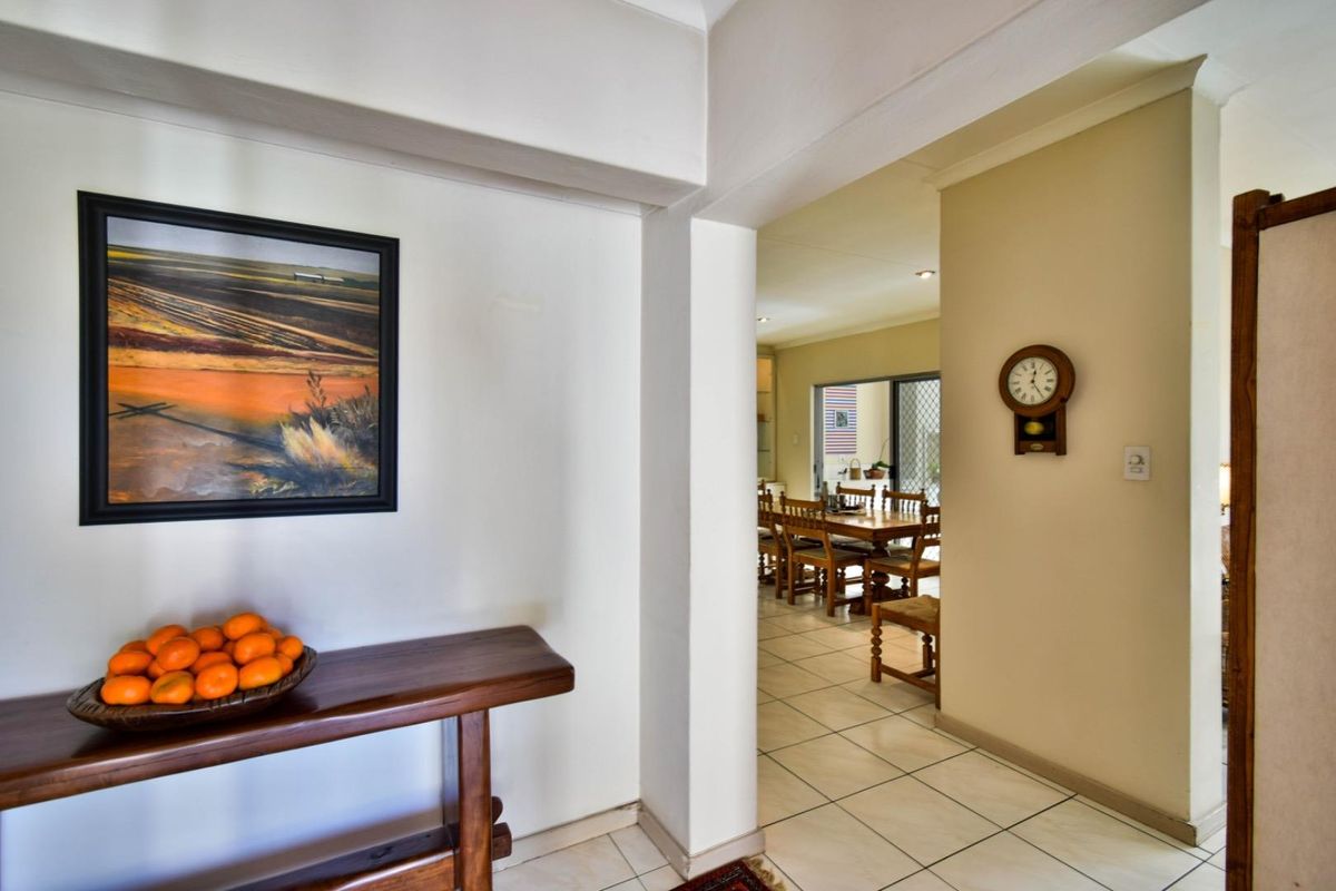 Charming 3-Bedroom Home in Prestigious Waterkloof Ridge - Photo 3
