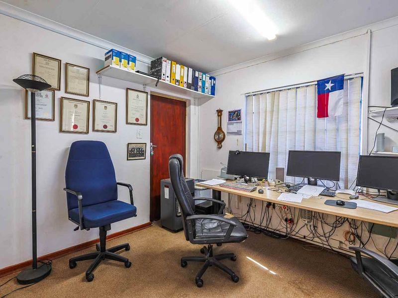 Secure, Off-Grid 4-Bedroom Home – A Rare Find in Faerie Glen - Photo 6