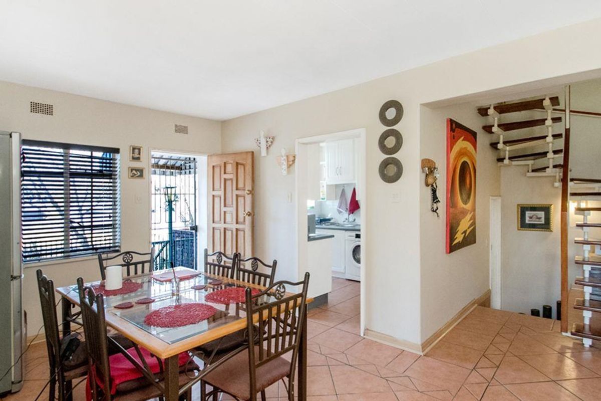 Cosy 2 bedroom 2.5 bathroom duplex unit for sale in Florida Park - Photo 3