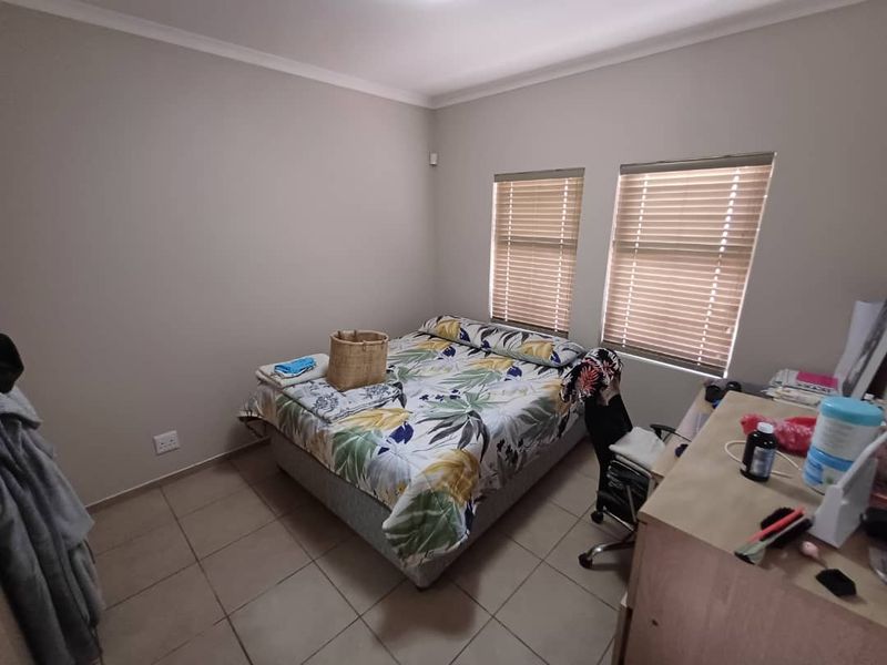 Popular townhouse complex in a sought after area - Photo 6