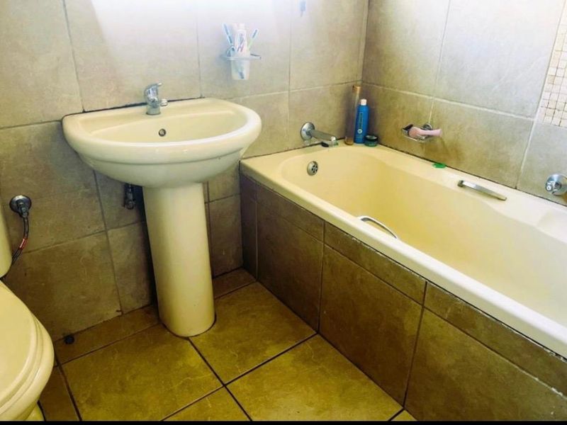 2-Bedroom First-Floor Apartment in Whitney Gardens - Photo 7