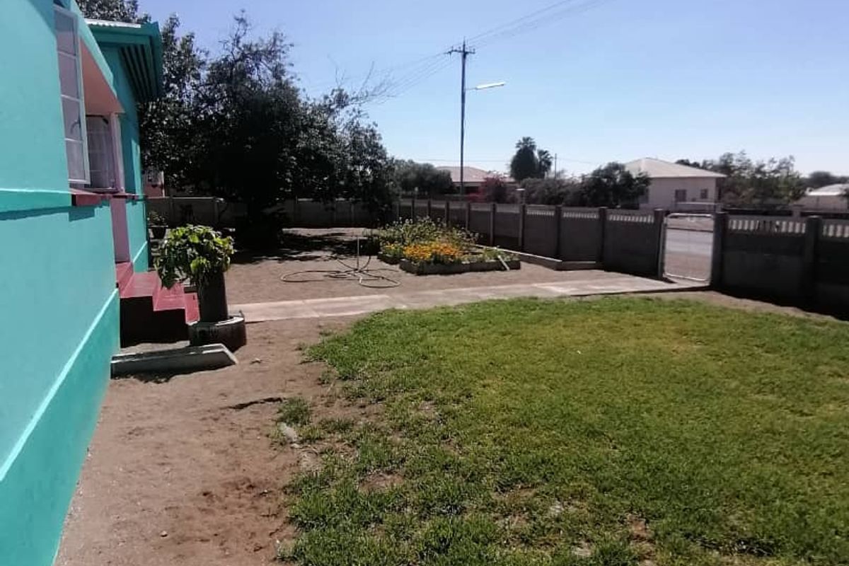 BEAUTIFUL HOUSE WITH FLATLET FOR SALE IN KEETMANSHOOP - NAMIBIA - Photo 2