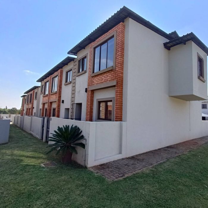 Property #2356727, Townhouse Pending Sale in Zwartkop Ext 7