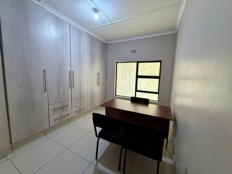 4 Bedroom house with flat for sale - Photo 9