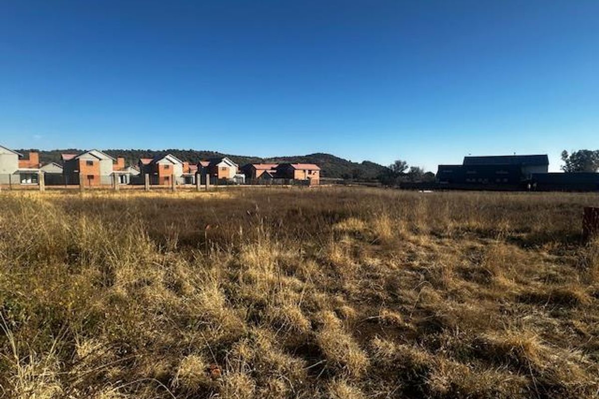 Exceptional 1250m2 Vacant Stand in Prestigious Somerton Estate - Photo 2