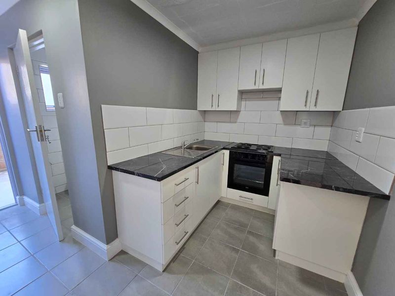 Spacious Lock-up-and-Go Apartment living in Newton Park - Photo 5
