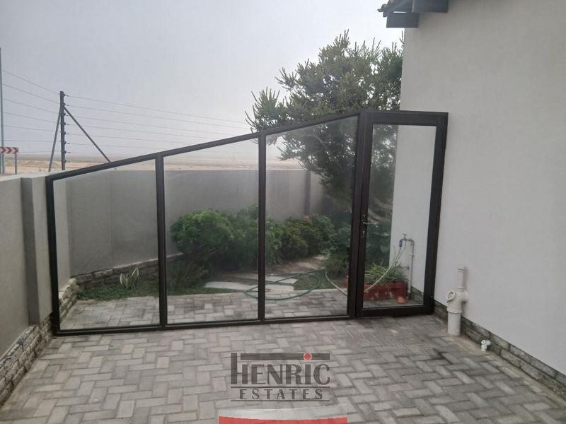 3 Bedrooms, 3 bathrooms, 2 Garages - Oceanview - Photo 6