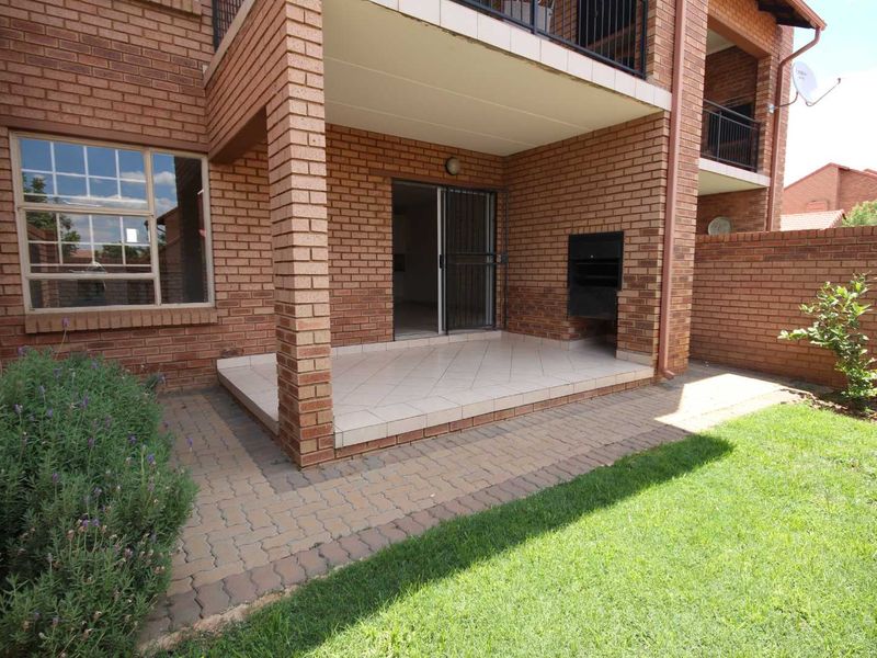 Load-Shedding Free Living - The Ideal Lock-Up-and-Go Home! - Photo 3