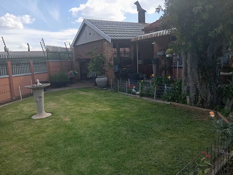 3 Bedroom House For Sale in Vanderbijlpark CE 2 - Photo 4
