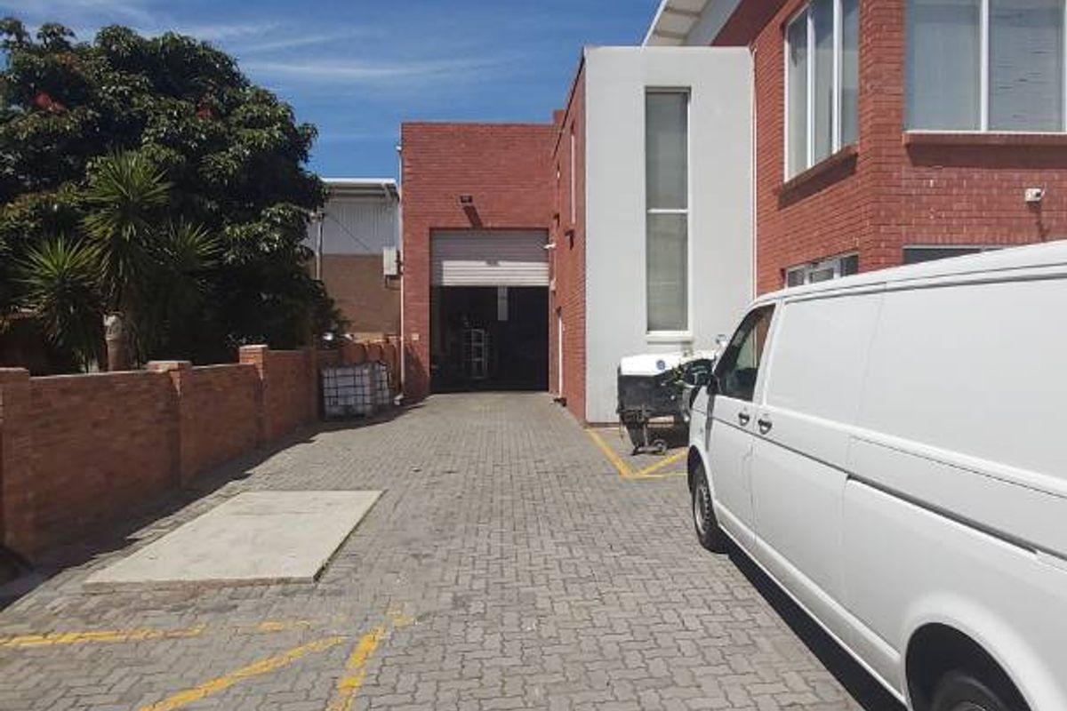 Warehouse/office facility to let in Newton Park - Photo 2