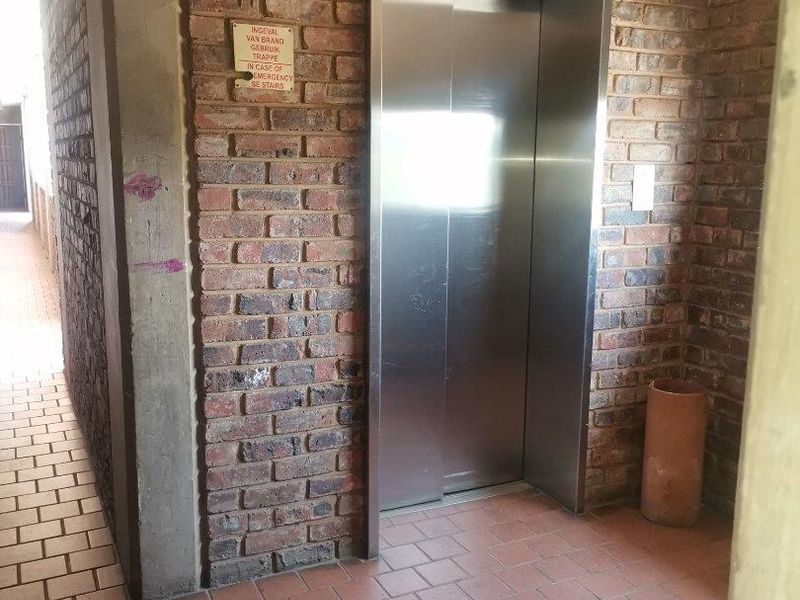 BACHELOR FLAT AVAILABLE IN PRETORIA NORTH-1 APRIL 2026 - Photo 2