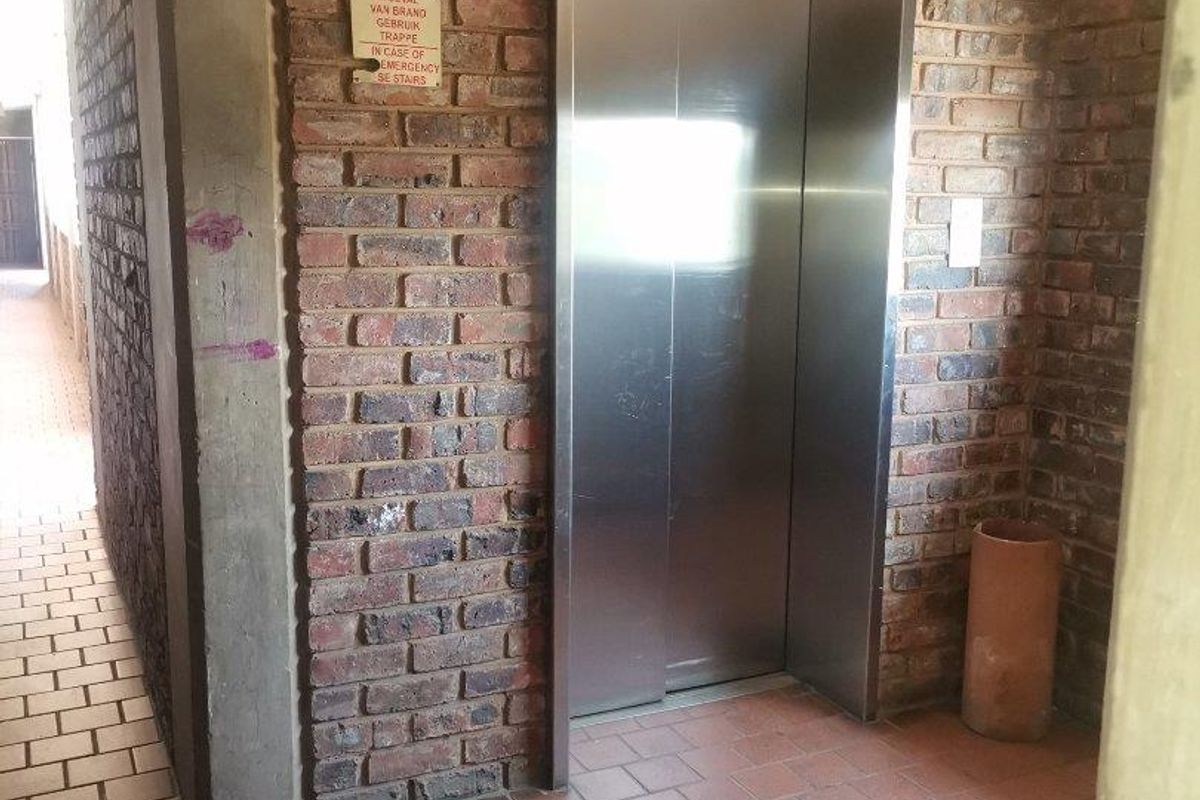 BACHELOR FLAT AVAILABLE IN PRETORIA NORTH-1 APRIL 2026 - Photo 2