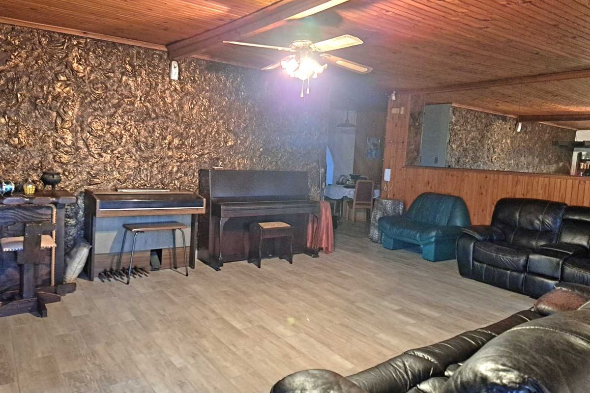 4 Bedroom Family Home with Cottage for Sale in Van Dyk Park. - Photo 5