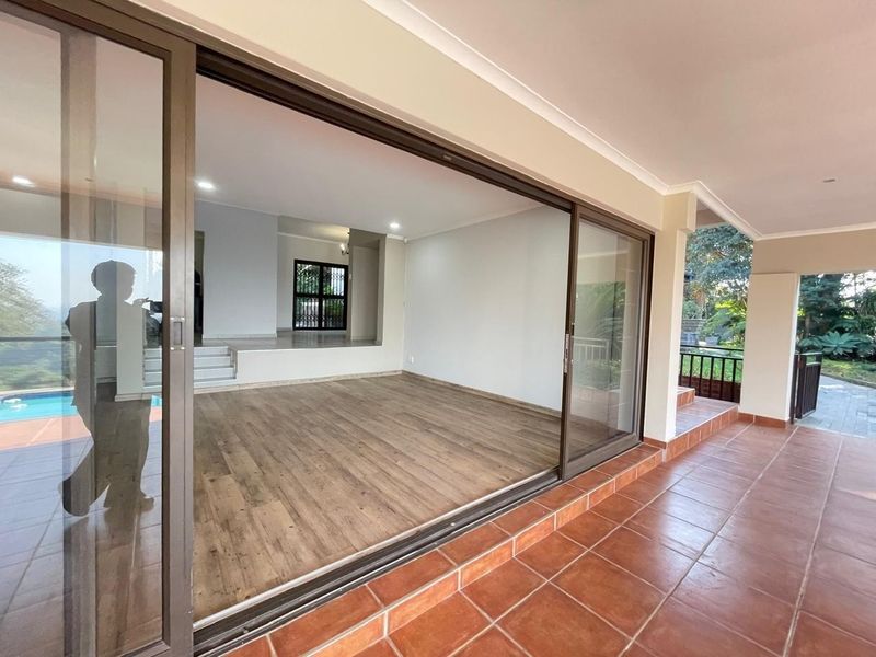 Family Home with Exceptional Entertainment Area - Photo 5