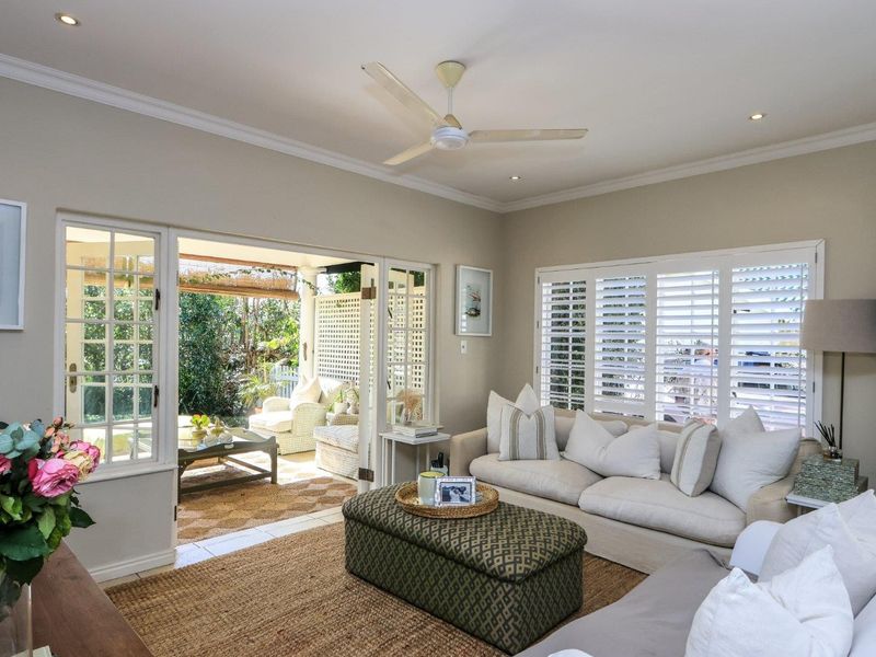 Beautifully appointed, 3 Bedroom Simplex within a secure estate - Photo 8