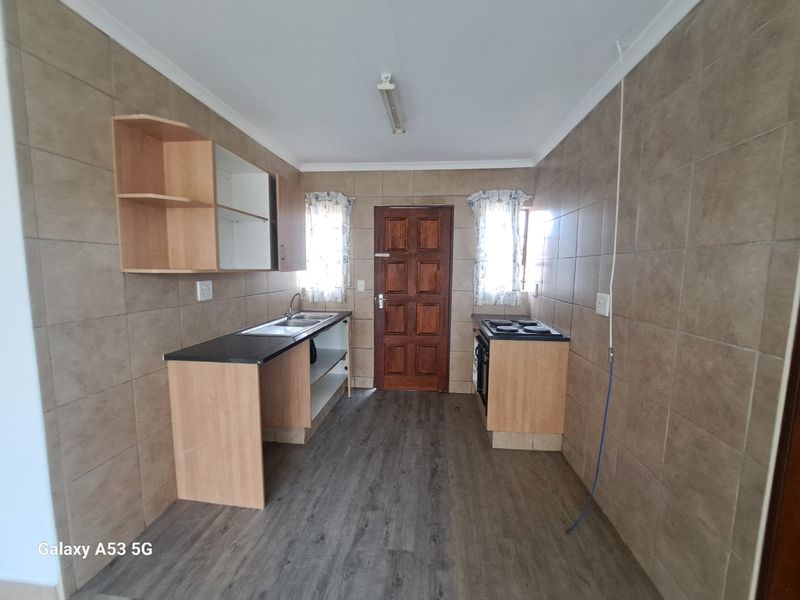 Three bedrooms at Thatchil Security Estate - Photo 4