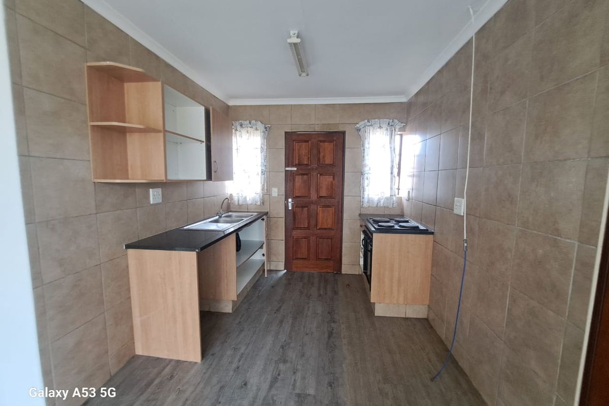 Three bedrooms at Thatchil Security Estate - Photo 4