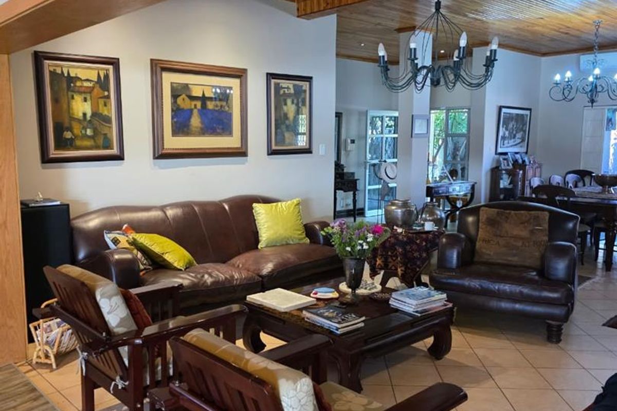 Luxury Living: Spacious Home with Pool, Flat & Entertainment Area! - Photo 5