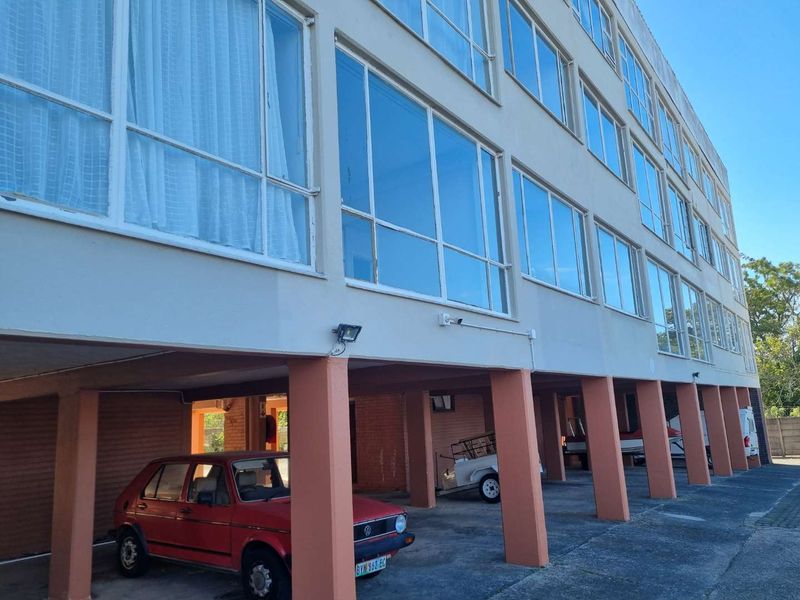 Stylish first floor Apartment in the heart of Amalinda - Photo 10
