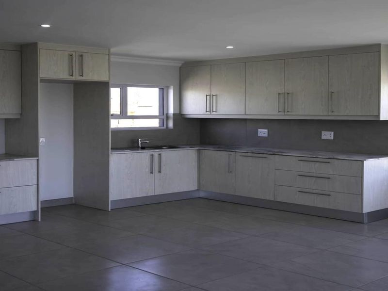 Modern New 4 Bedroom Home near the sea - Photo 7