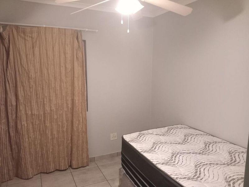 Step into this spacious and well-maintained 3-bedroom duplex, offering a perfect blend of comfort, functionality, and modern finishes. - Photo 7