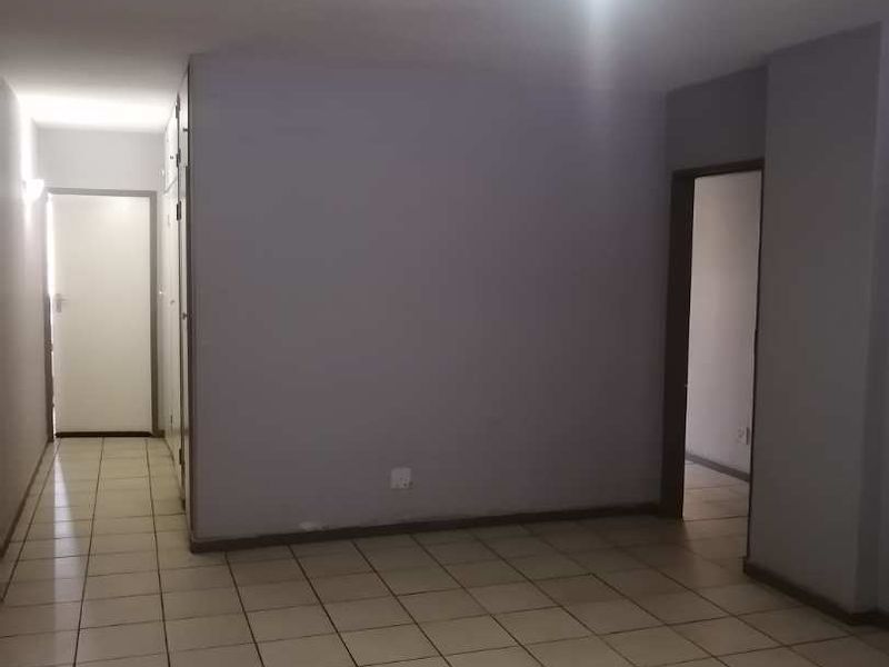 Spacious and Convenient Flat in the Heart of Sunnyside! - Photo 9