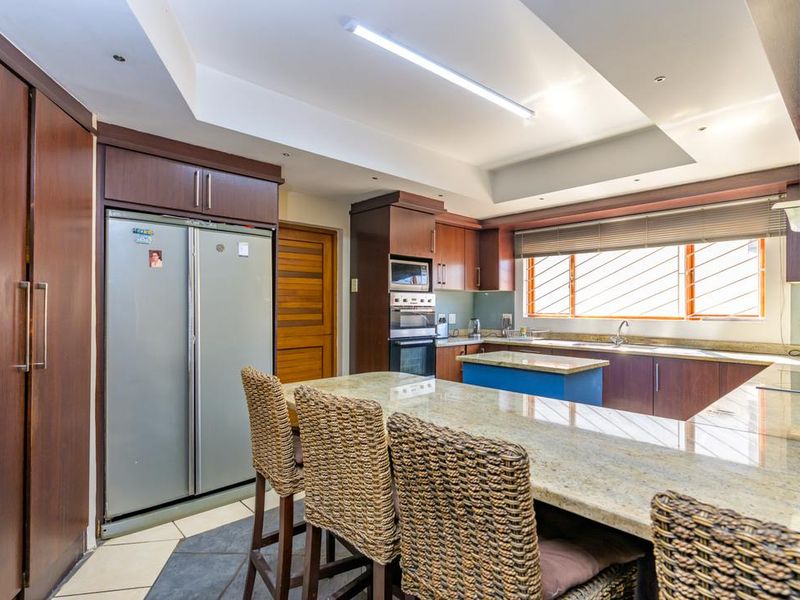 Hendra - Expansive Coastal Property with Guest House Potential - Photo 3